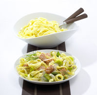 Bandnudeln mit Lachs und Lauch