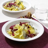 Nudeln mit Radicchio und Walnuss-Roquefortsauce