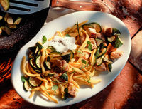 Spätzle mit Puten-Zucchini-Ragout