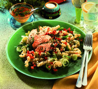 Nudel-Lachs-Salat mit Spiralnudeln