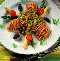 Vollkornspaghetti mit Gem�sesauce