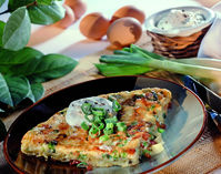 Nudeltortilla mit Erbsen und Speckw�rfelchen