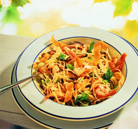 Lauwarmer Nudelsalat mit Scampi