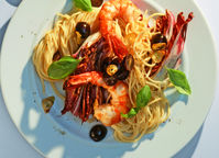 Spaghetti mit Radicchio und gebratenen Garnelen