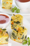 Nudel-Tapa mit Tomatensauce