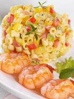 Nudel-Tartar mit gebratenen Scampi