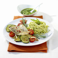 Zander-Gem�se-P�ckchen an Pesto-Spaghetti