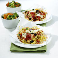 Tomaten-Spaghetti mit mariniertem Brokkoli
